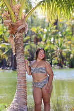 Load image into Gallery viewer, Vani-Top-Hibiscus (Green)