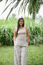 Load image into Gallery viewer, Ani Beach Pants - Hibiscus (Green)
