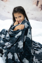 Load image into Gallery viewer, Wehi Blanket
