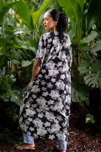 Load image into Gallery viewer, Kaipo Kimono-Orchid (Black)
