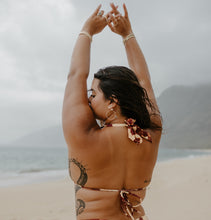 Load image into Gallery viewer, Manu Bikini-Top-Hibiscus
