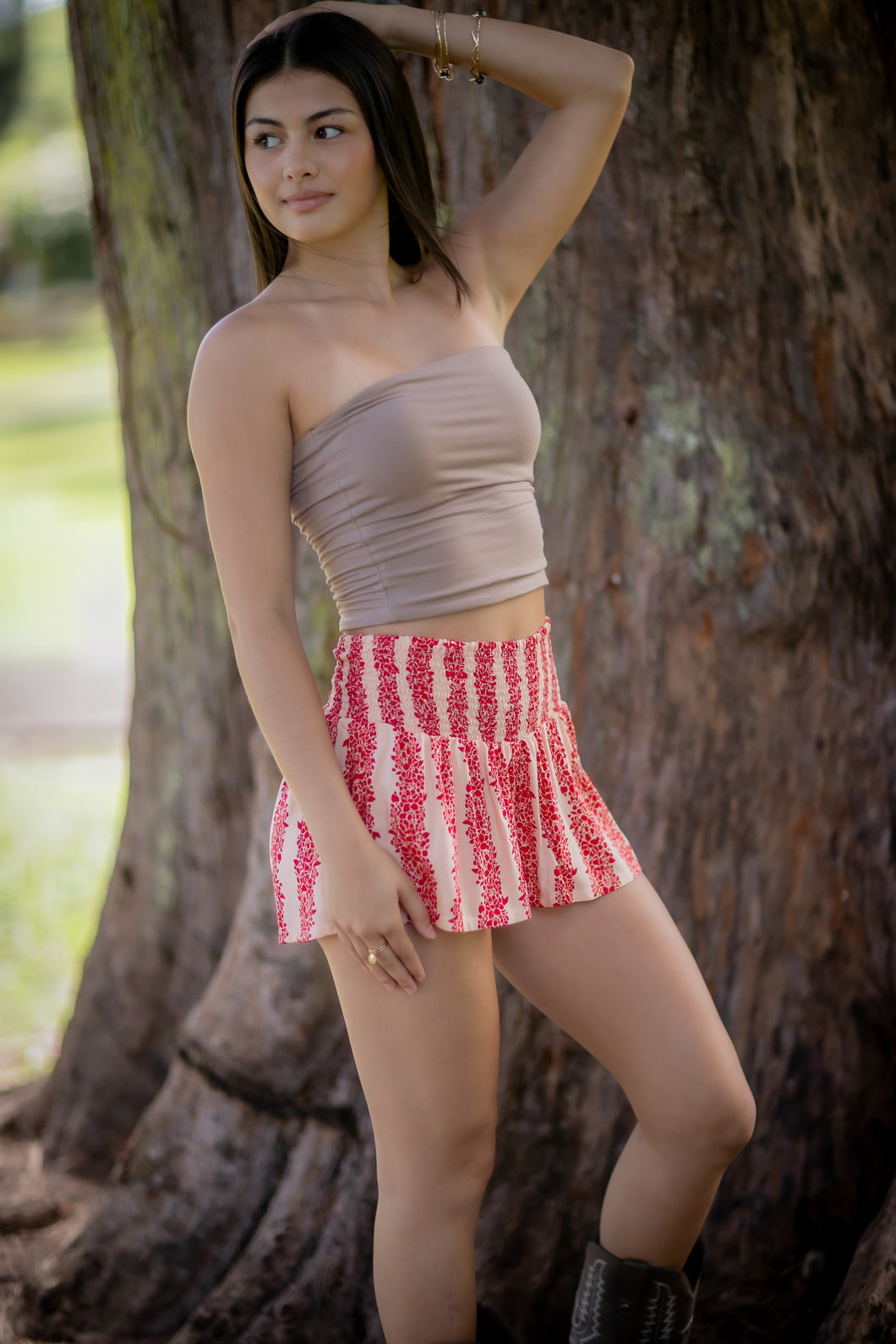 Mele Shorts- Liko Lehua (Tan/Red)